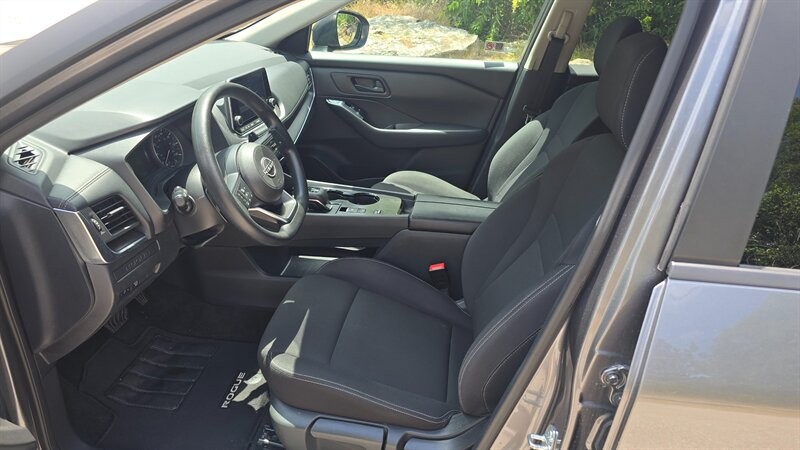 Nissan Rogue Vehicle Image 9