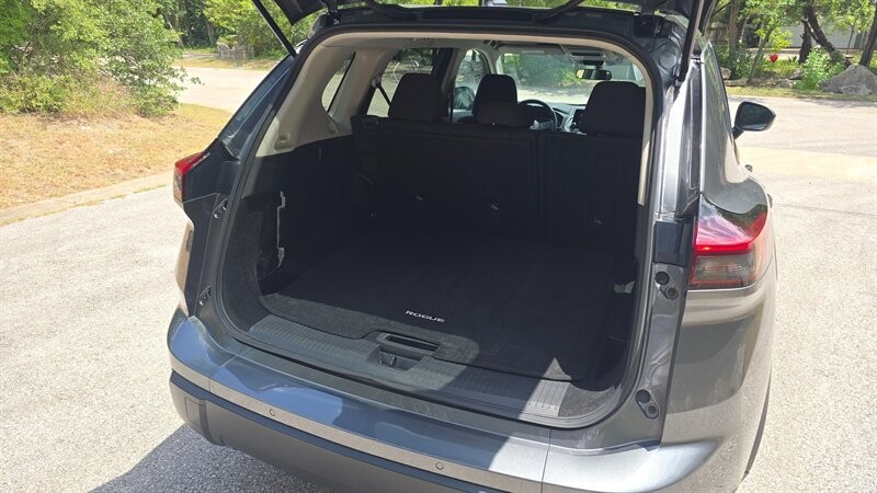 Nissan Rogue Vehicle Image 11