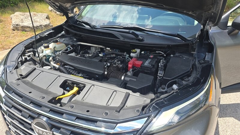 Nissan Rogue Vehicle Image 12