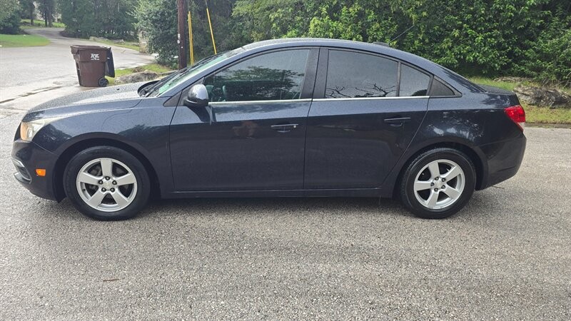 Chevrolet Cruze Limited Vehicle Image 2