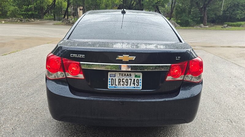 Chevrolet Cruze Limited Vehicle Image 4