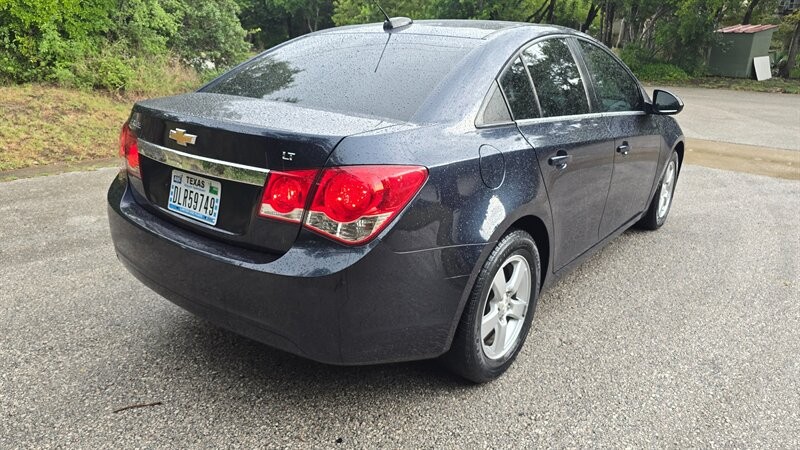 Chevrolet Cruze Limited Vehicle Image 5