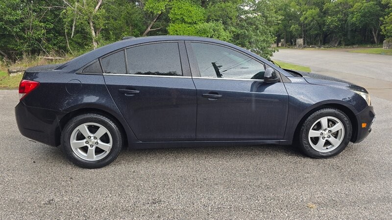 Chevrolet Cruze Limited Vehicle Image 6