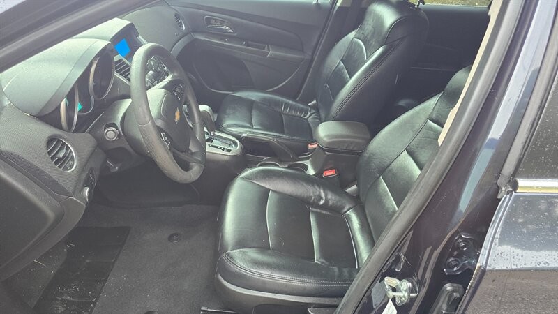 Chevrolet Cruze Limited Vehicle Image 9
