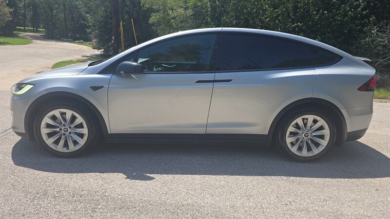Tesla Model X Vehicle Image 2