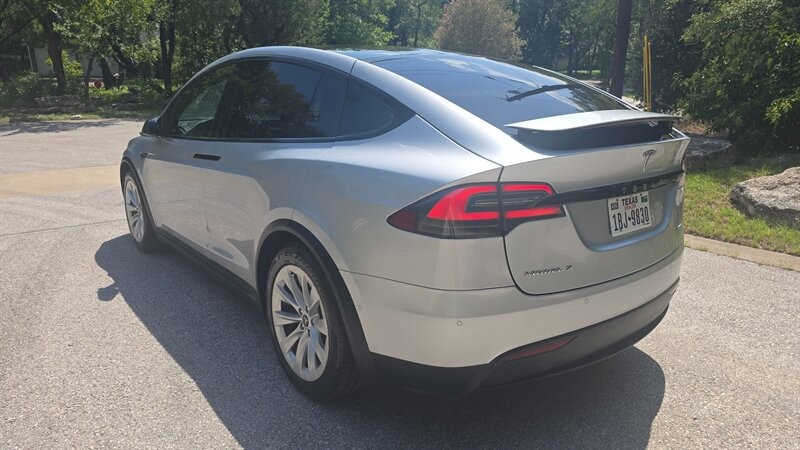 Tesla Model X Vehicle Image 3