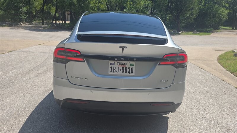 Tesla Model X Vehicle Image 4