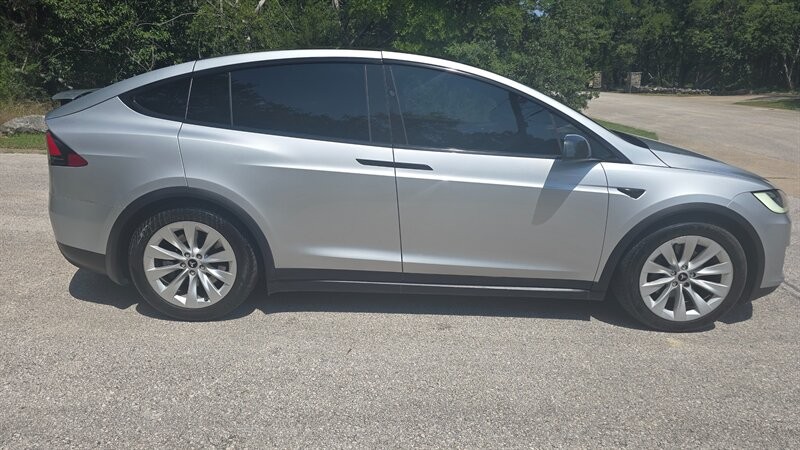 Tesla Model X Vehicle Image 6