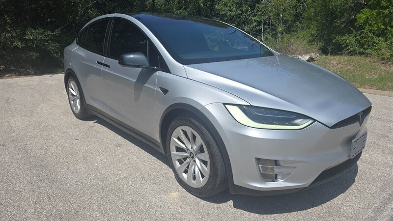 Tesla Model X Vehicle Image 7