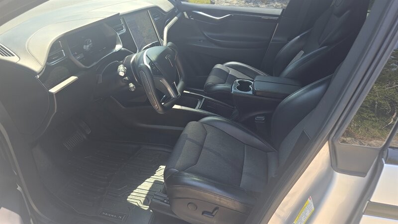 Tesla Model X Vehicle Image 9