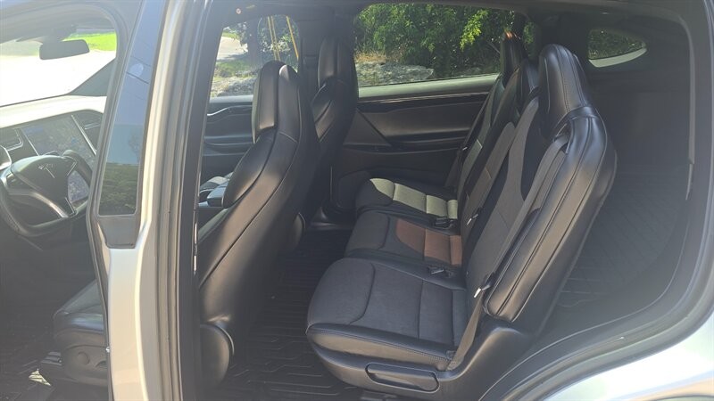 Tesla Model X Vehicle Image 10