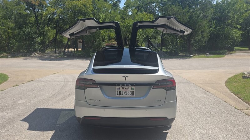 Tesla Model X Vehicle Image 15