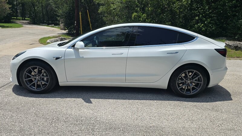 Tesla Model 3 Vehicle Image 2