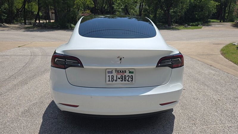 Tesla Model 3 Vehicle Image 4