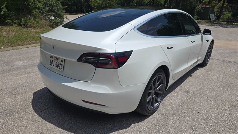 Tesla Model 3 Vehicle Image 5