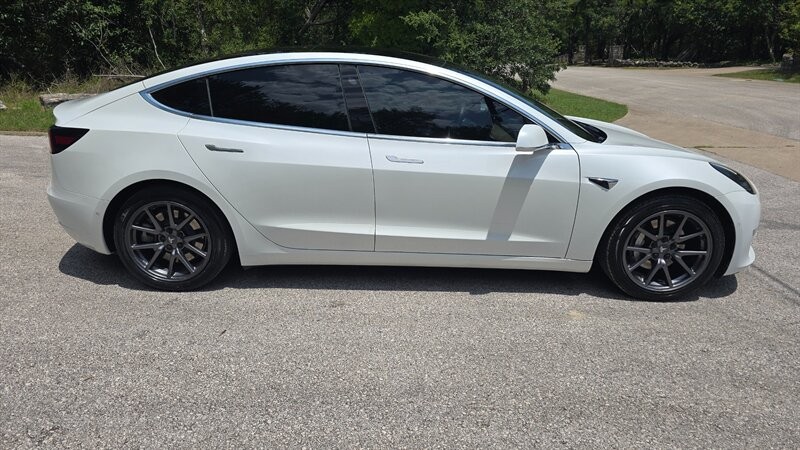 Tesla Model 3 Vehicle Image 6