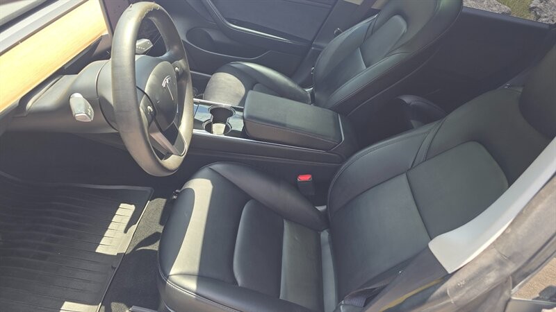Tesla Model 3 Vehicle Image 9