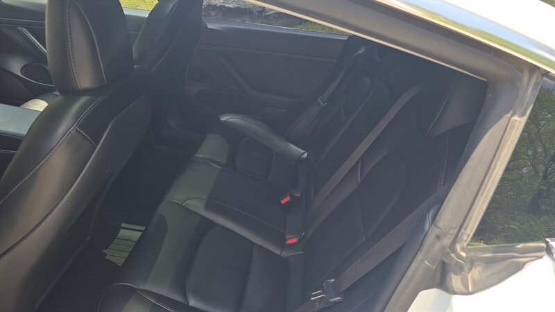 Tesla Model 3 Vehicle Image 10