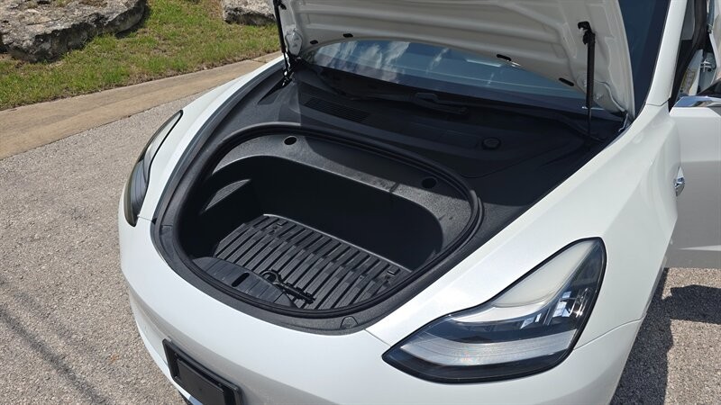 Tesla Model 3 Vehicle Image 13