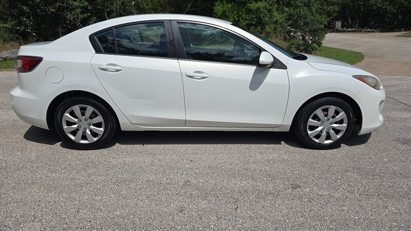 Mazda Mazda3 Sedan Vehicle Image 6