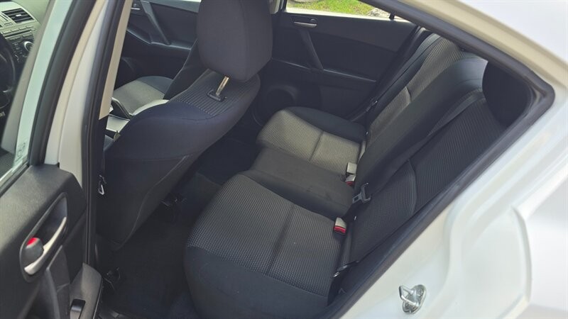 Mazda Mazda3 Sedan Vehicle Image 10