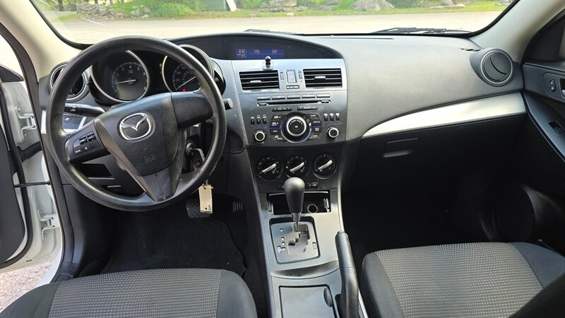 Mazda Mazda3 Sedan Vehicle Image 11