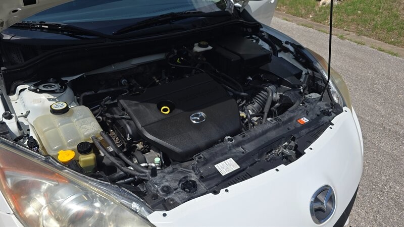 Mazda Mazda3 Sedan Vehicle Image 13