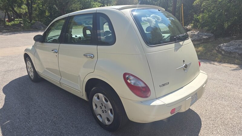 Chrysler PT Cruiser Vehicle Image 3