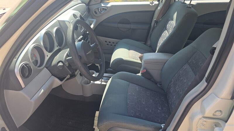 Chrysler PT Cruiser Vehicle Image 9
