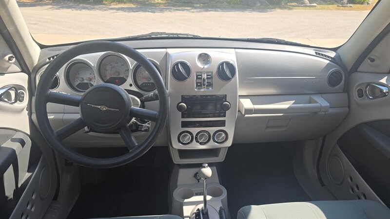 Chrysler PT Cruiser Vehicle Image 11