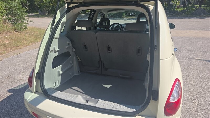 Chrysler PT Cruiser Vehicle Image 12