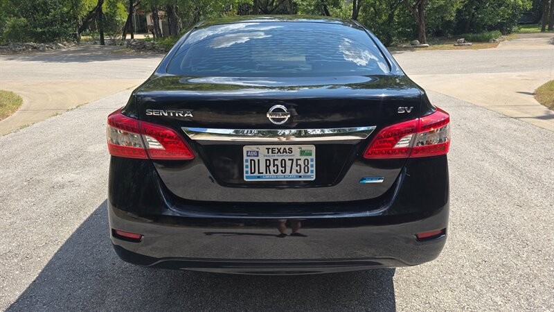 Nissan Sentra Vehicle Image 4