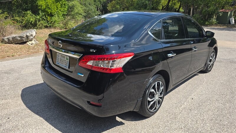 Nissan Sentra Vehicle Image 5