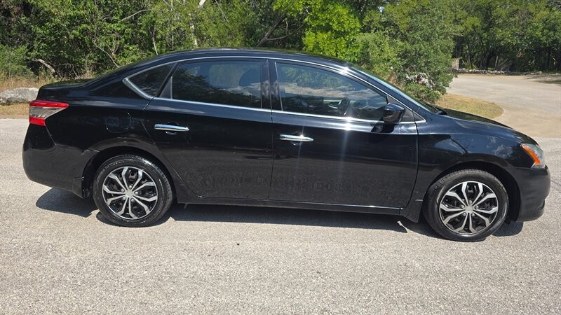 Nissan Sentra Vehicle Image 6