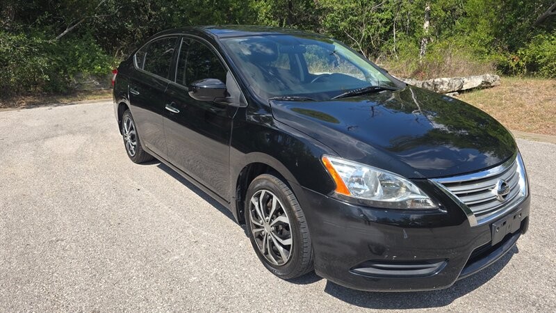 Nissan Sentra Vehicle Image 7