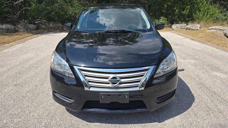 Nissan Sentra Vehicle Image 8
