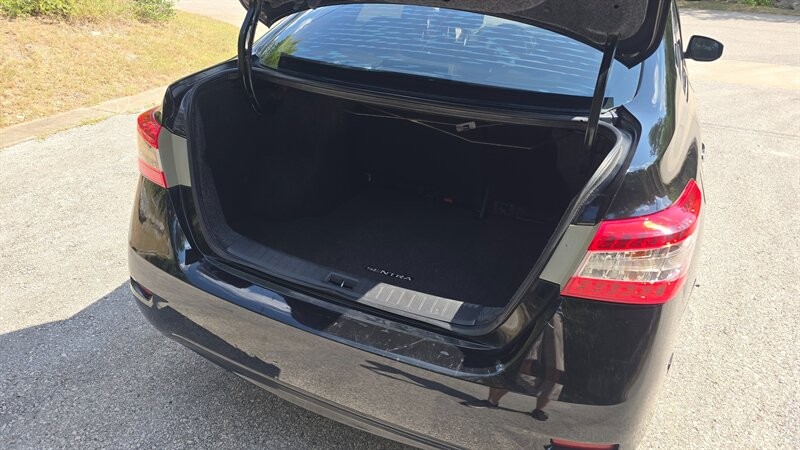 Nissan Sentra Vehicle Image 9
