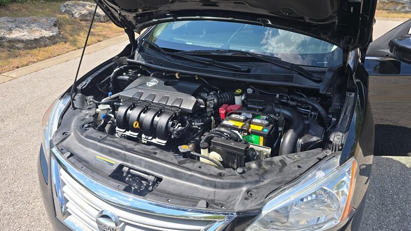 Nissan Sentra Vehicle Image 10