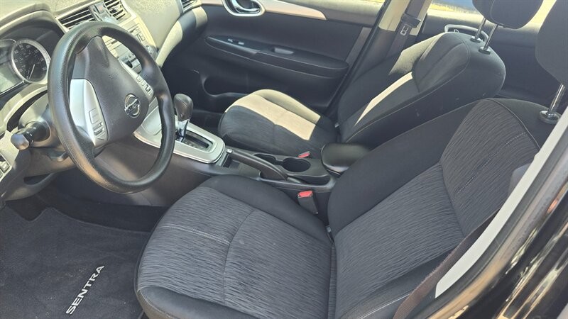 Nissan Sentra Vehicle Image 11