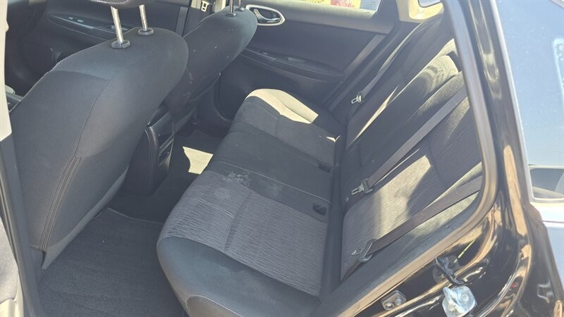Nissan Sentra Vehicle Image 12