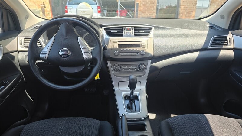 Nissan Sentra Vehicle Image 13