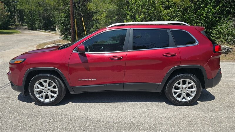 Jeep Cherokee Vehicle Image 2