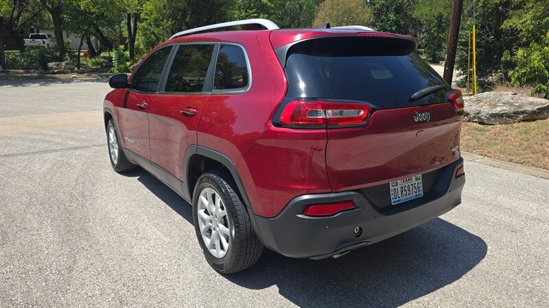 Jeep Cherokee Vehicle Image 3