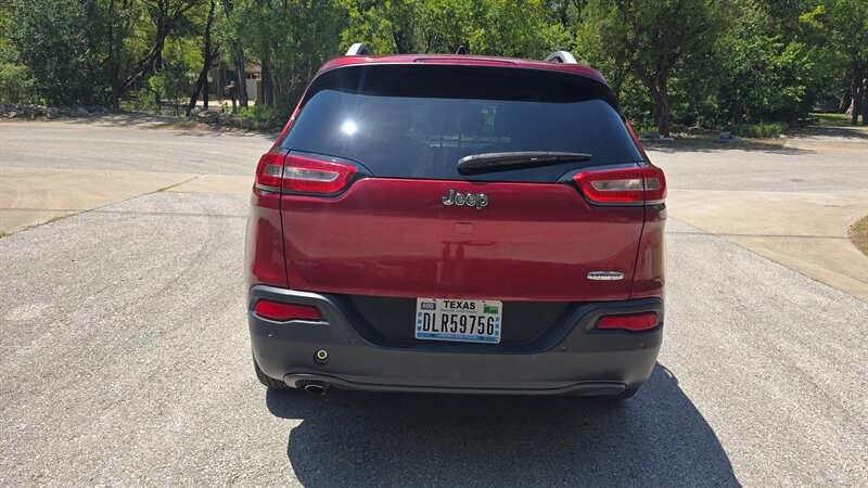 Jeep Cherokee Vehicle Image 4