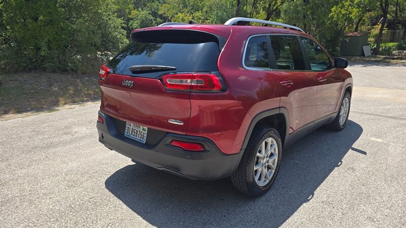 Jeep Cherokee Vehicle Image 5