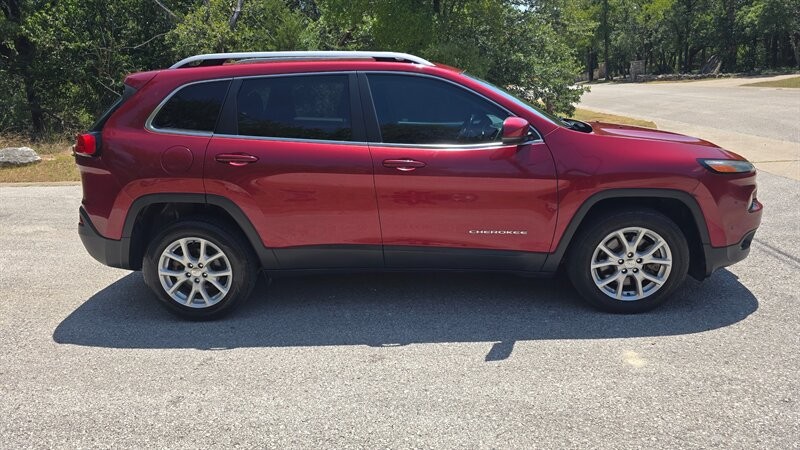Jeep Cherokee Vehicle Image 6