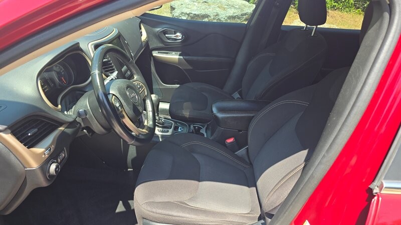 Jeep Cherokee Vehicle Image 9