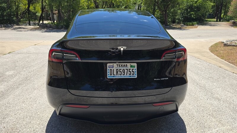 Tesla Model Y Vehicle Image 4