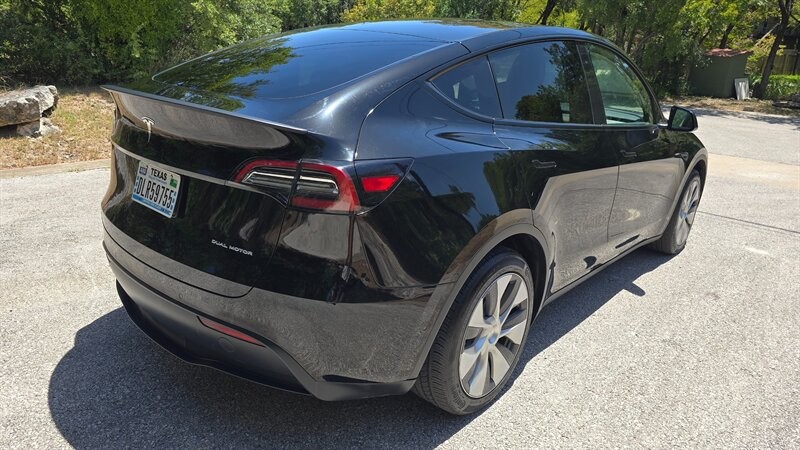 Tesla Model Y Vehicle Image 5