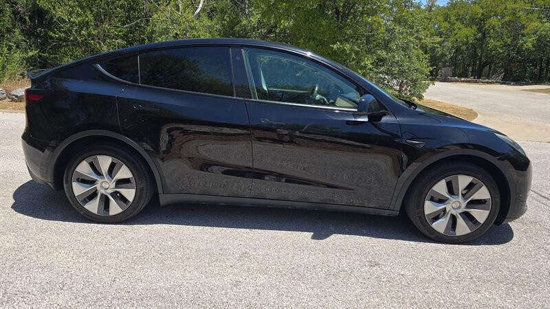 Tesla Model Y Vehicle Image 6